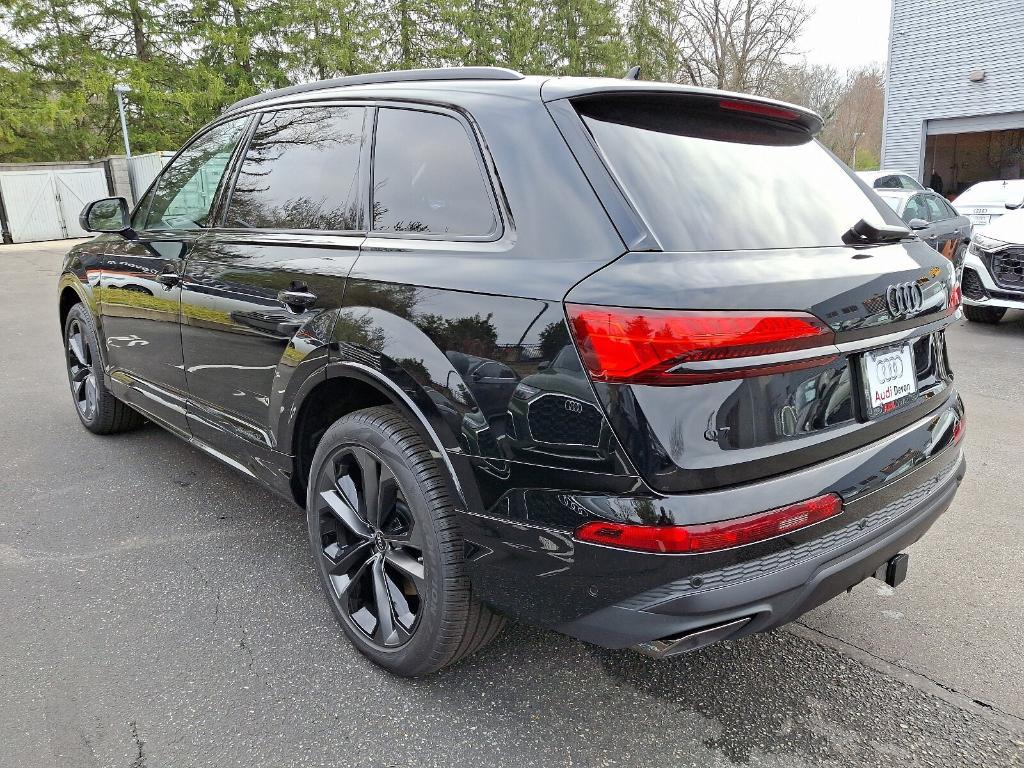 new 2025 Audi Q7 car, priced at $77,880