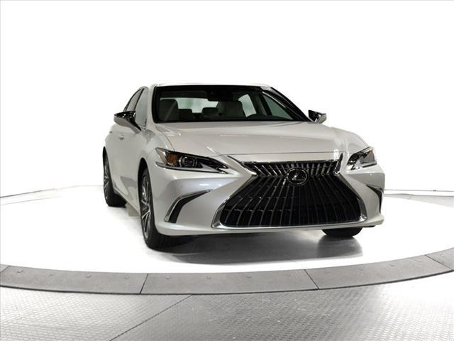new 2025 Lexus ES 300h car, priced at $48,432