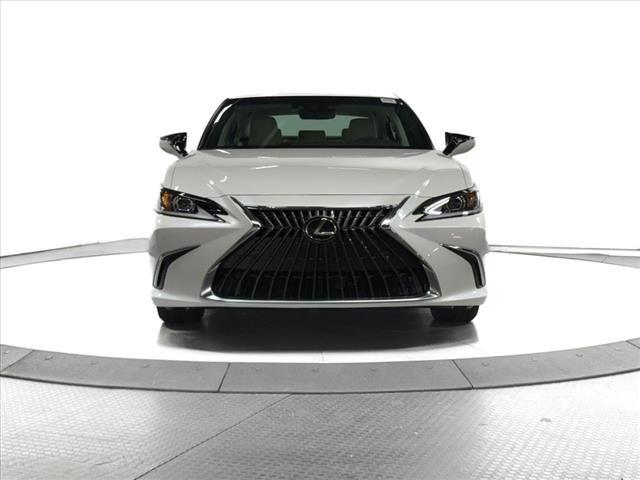 new 2025 Lexus ES 300h car, priced at $48,432