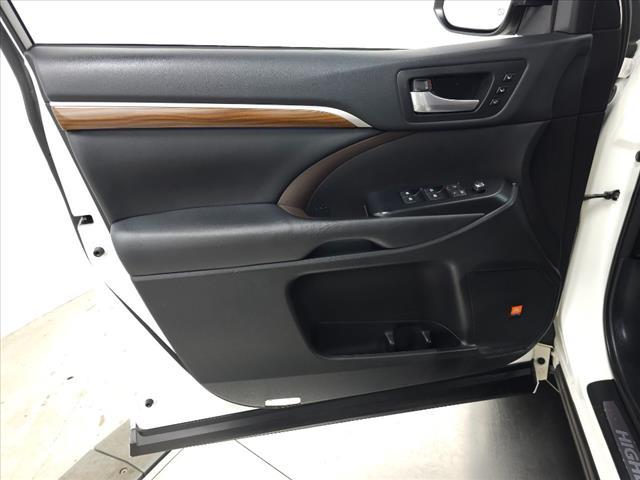 used 2018 Toyota Highlander car, priced at $26,395