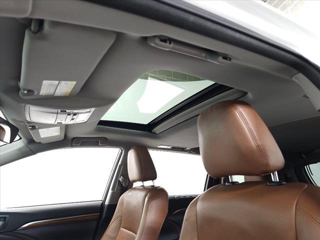 used 2018 Toyota Highlander car, priced at $26,395