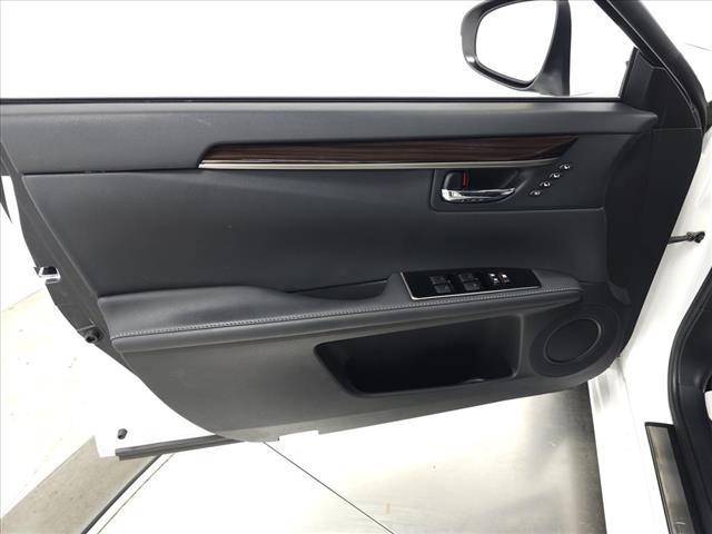 used 2016 Lexus ES 300h car, priced at $23,995