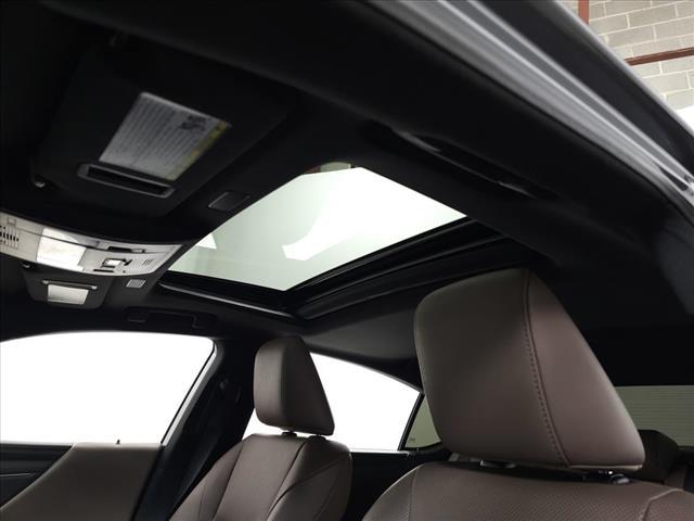 used 2023 Lexus ES 300h car, priced at $39,495