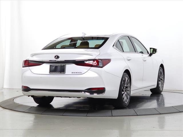 used 2025 Lexus ES 300h car, priced at $49,777