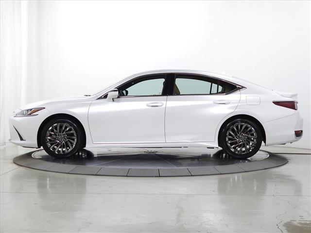 used 2025 Lexus ES 300h car, priced at $49,777
