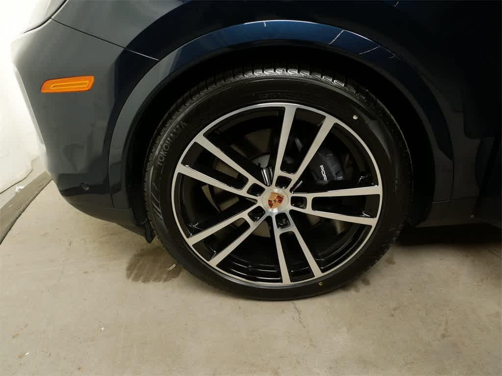 new 2025 Porsche Cayenne car, priced at $111,695