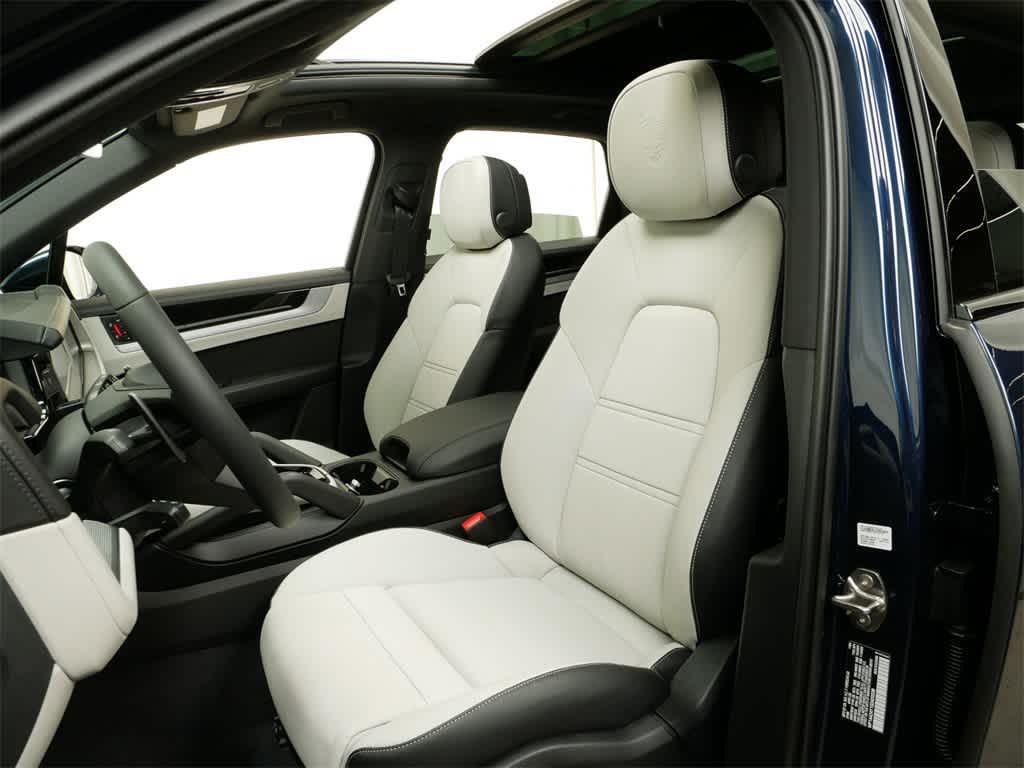 new 2025 Porsche Cayenne car, priced at $111,695
