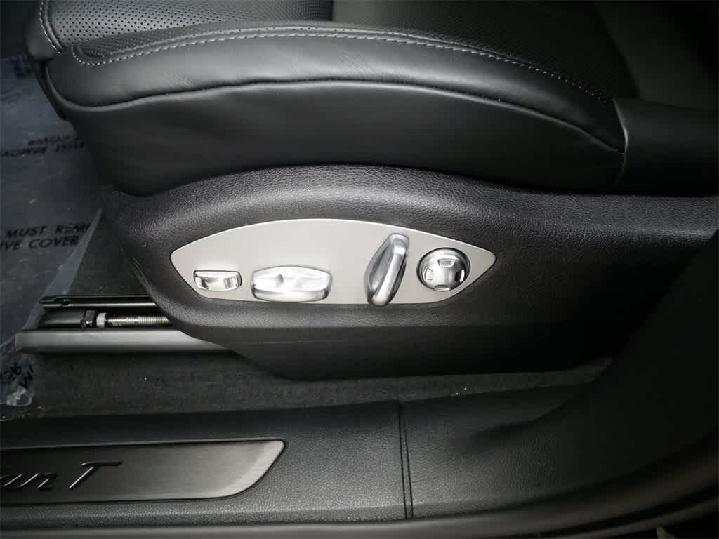 new 2025 Porsche Macan car, priced at $79,705