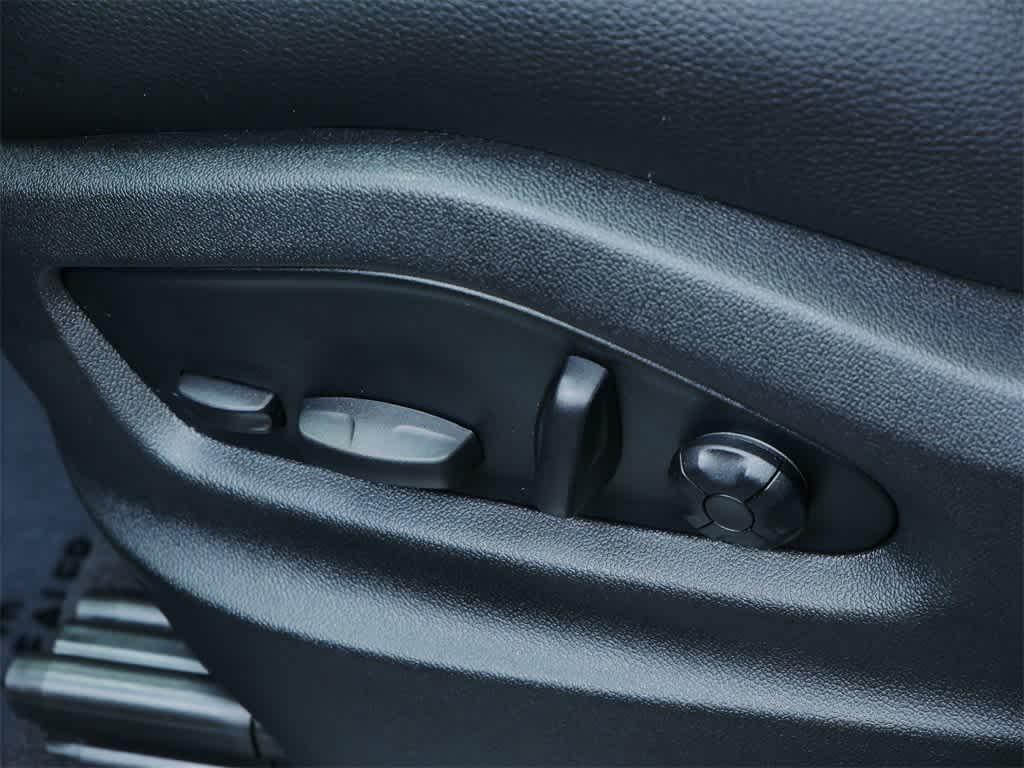 new 2025 Porsche Cayenne car, priced at $104,485