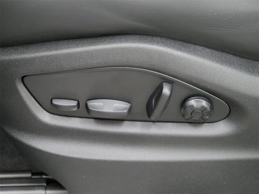new 2025 Porsche Cayenne car, priced at $106,495