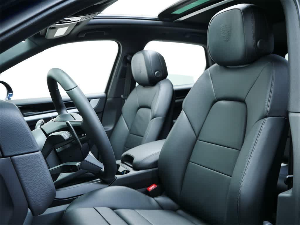 new 2025 Porsche Cayenne car, priced at $106,205