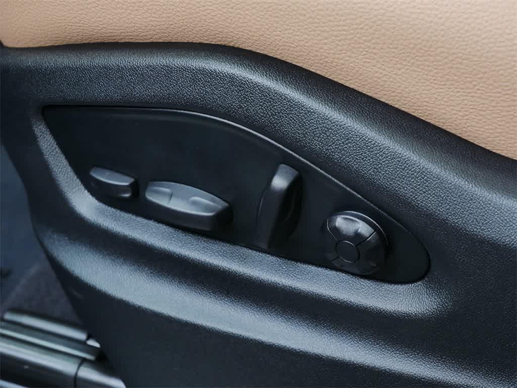 new 2025 Porsche Cayenne car, priced at $100,935