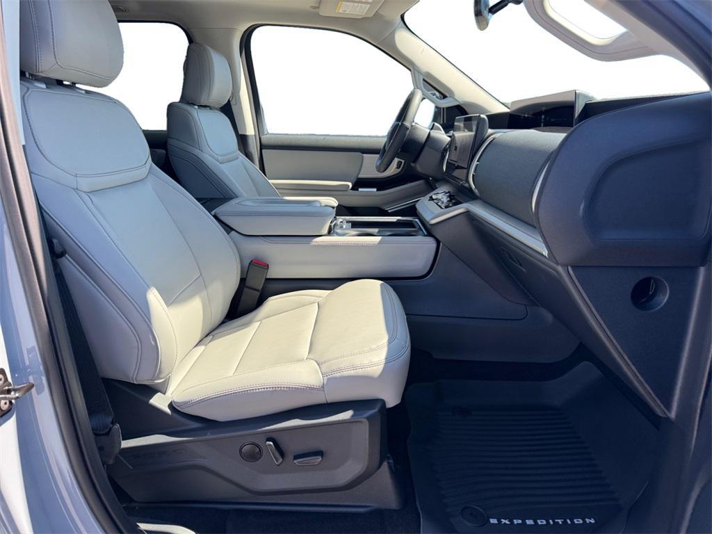 new 2025 Ford Expedition car, priced at $69,785