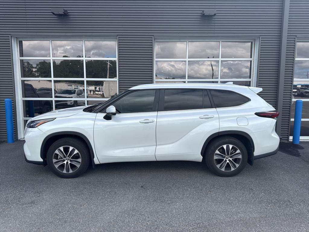 used 2024 Toyota Highlander car, priced at $36,999