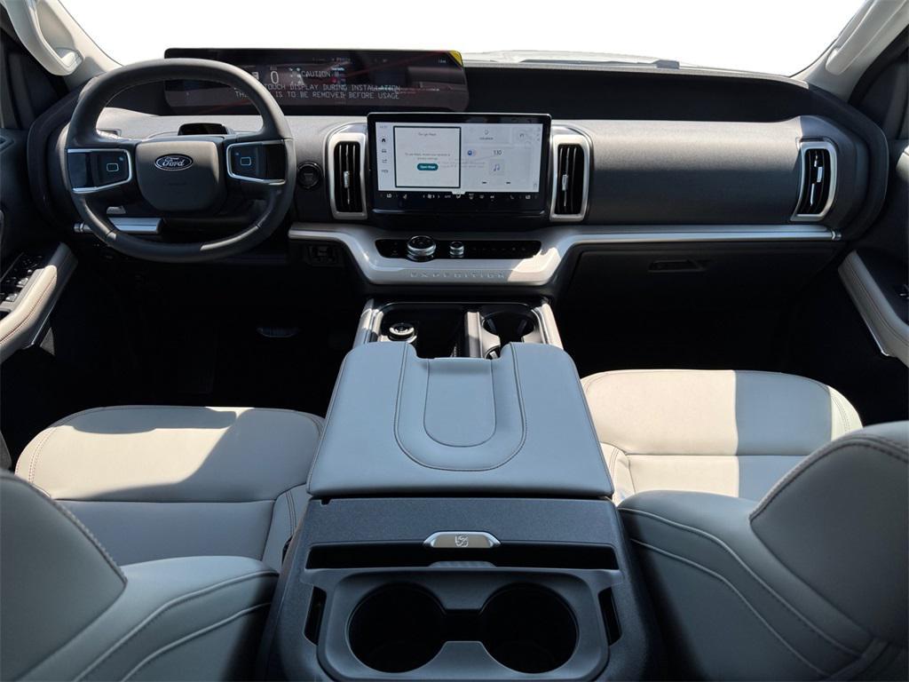 new 2025 Ford Expedition car, priced at $73,670