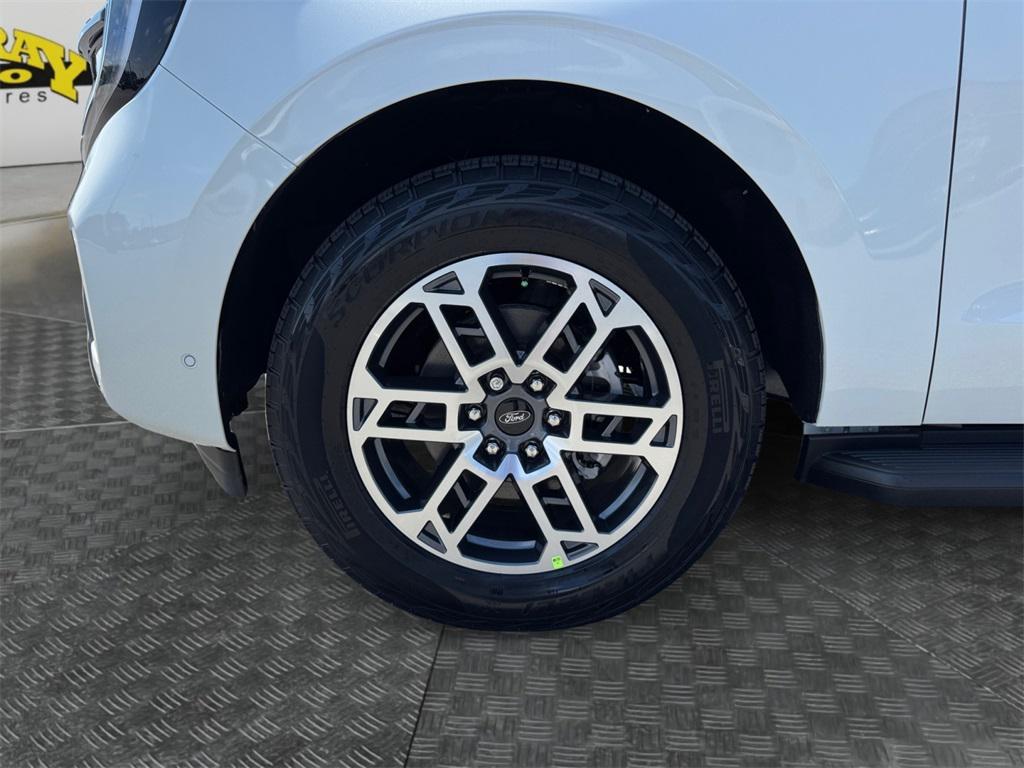 new 2025 Ford Expedition car, priced at $73,670