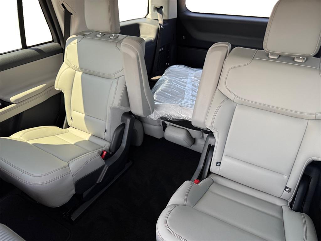 new 2025 Ford Expedition car, priced at $73,670