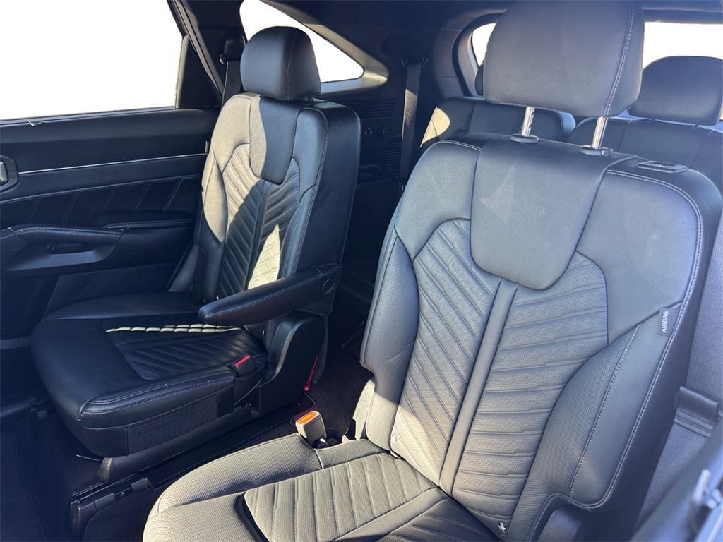 used 2025 Kia Sorento car, priced at $37,999