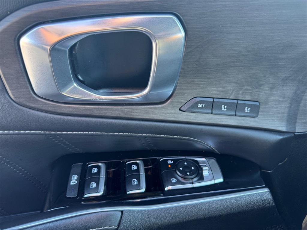 used 2025 Kia Sorento car, priced at $37,999