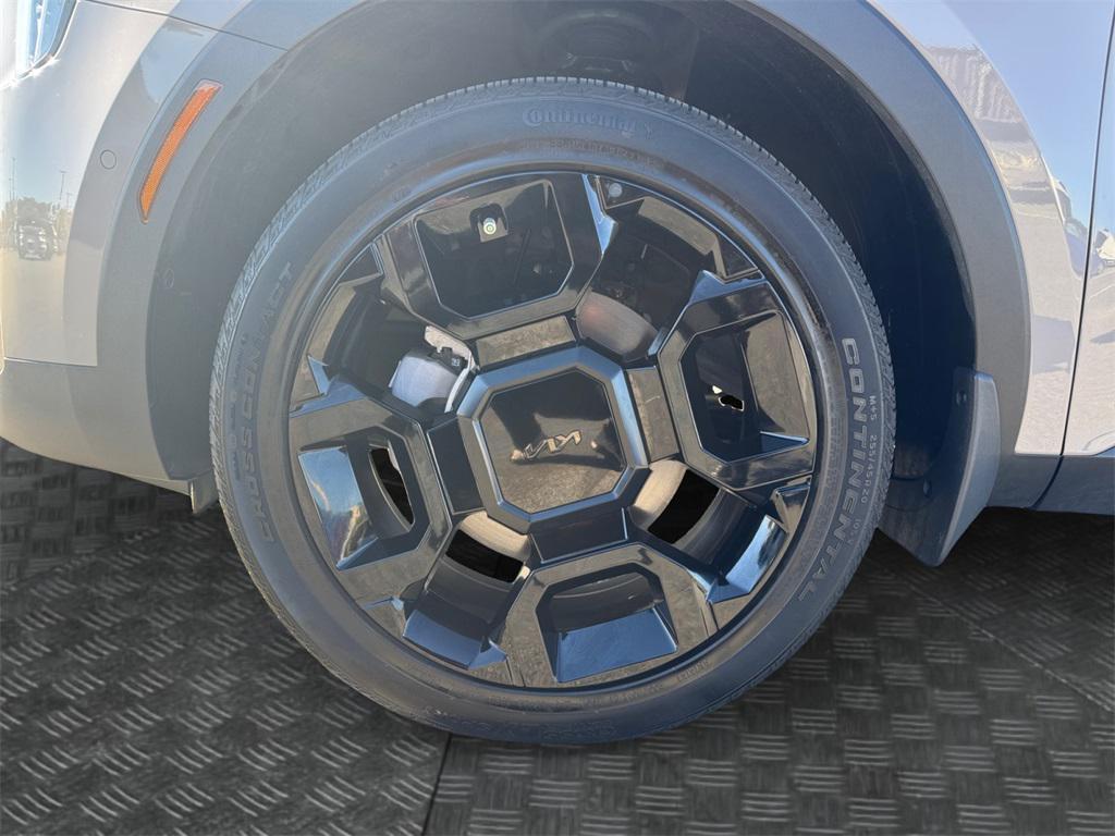 used 2025 Kia Sorento car, priced at $37,999