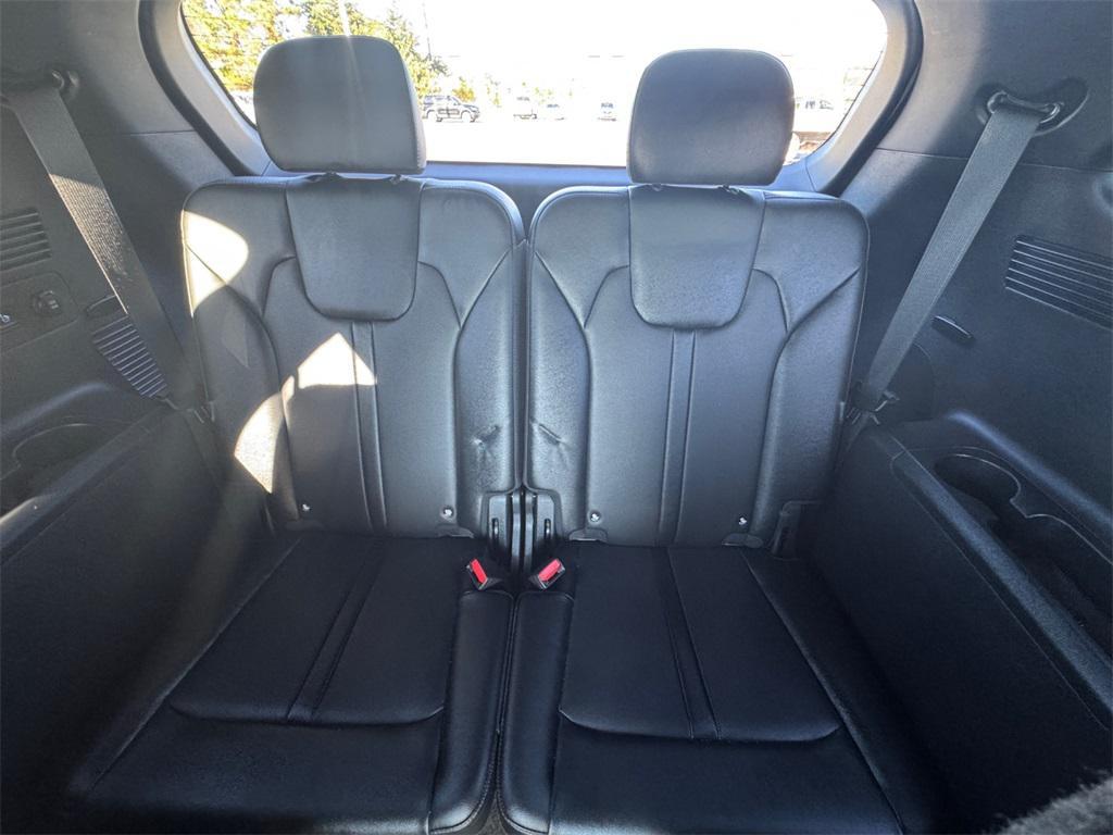 used 2025 Kia Sorento car, priced at $37,999