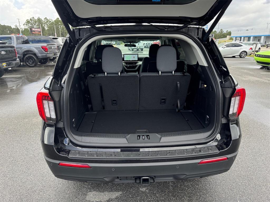 new 2025 Ford Explorer car, priced at $40,305