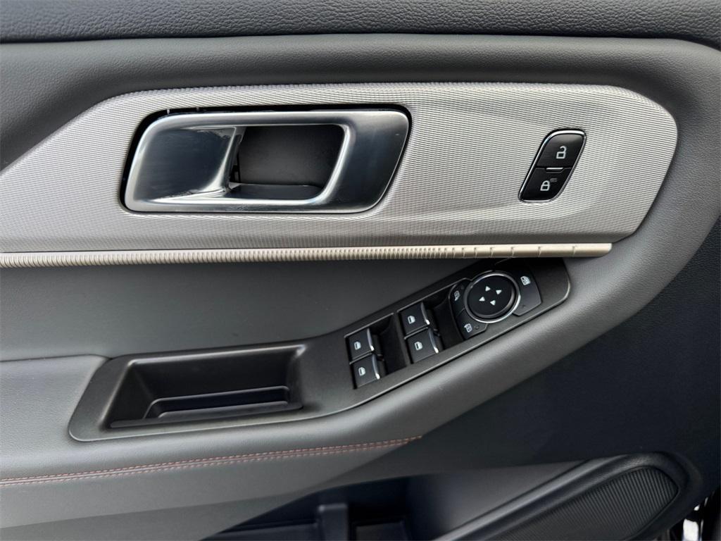 new 2025 Ford Explorer car, priced at $40,305