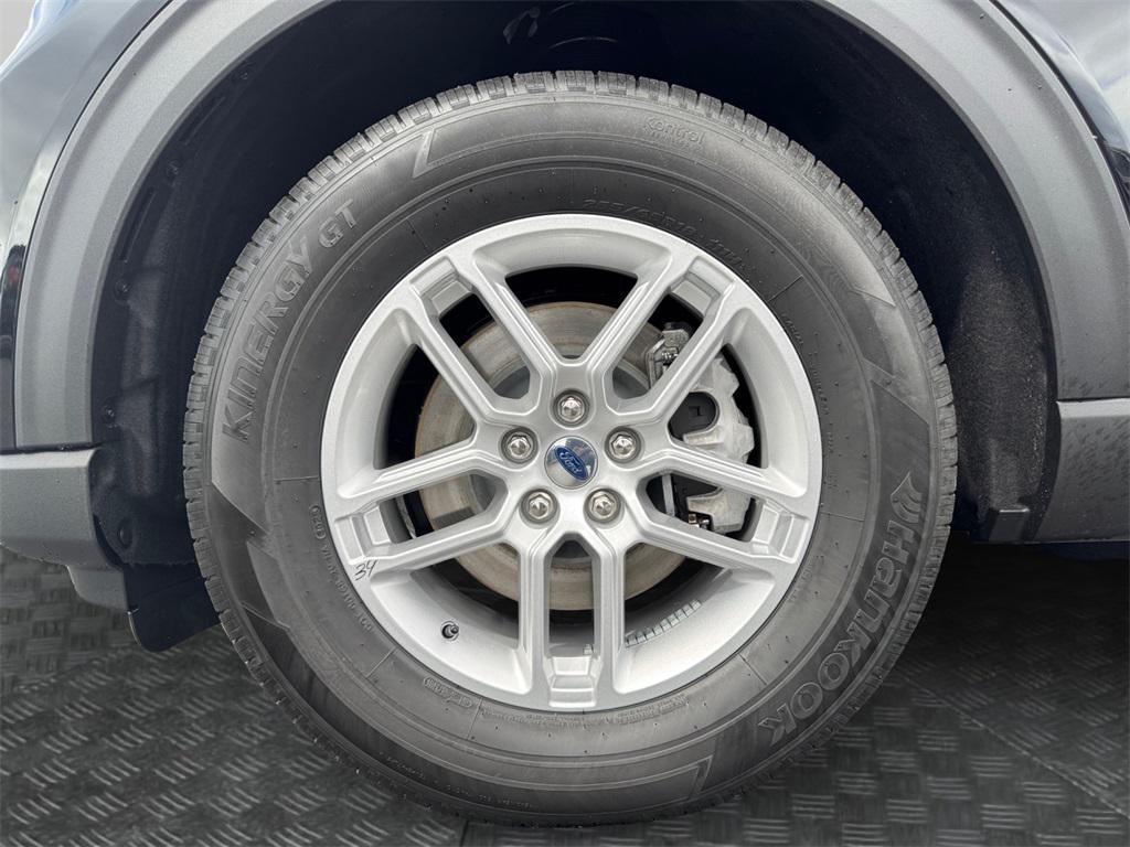 new 2025 Ford Explorer car, priced at $40,305