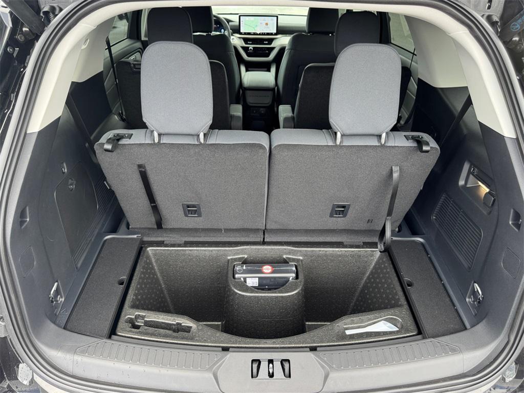 new 2025 Ford Explorer car, priced at $40,305