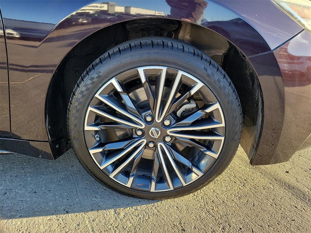 used 2016 Nissan Maxima car, priced at $17,145