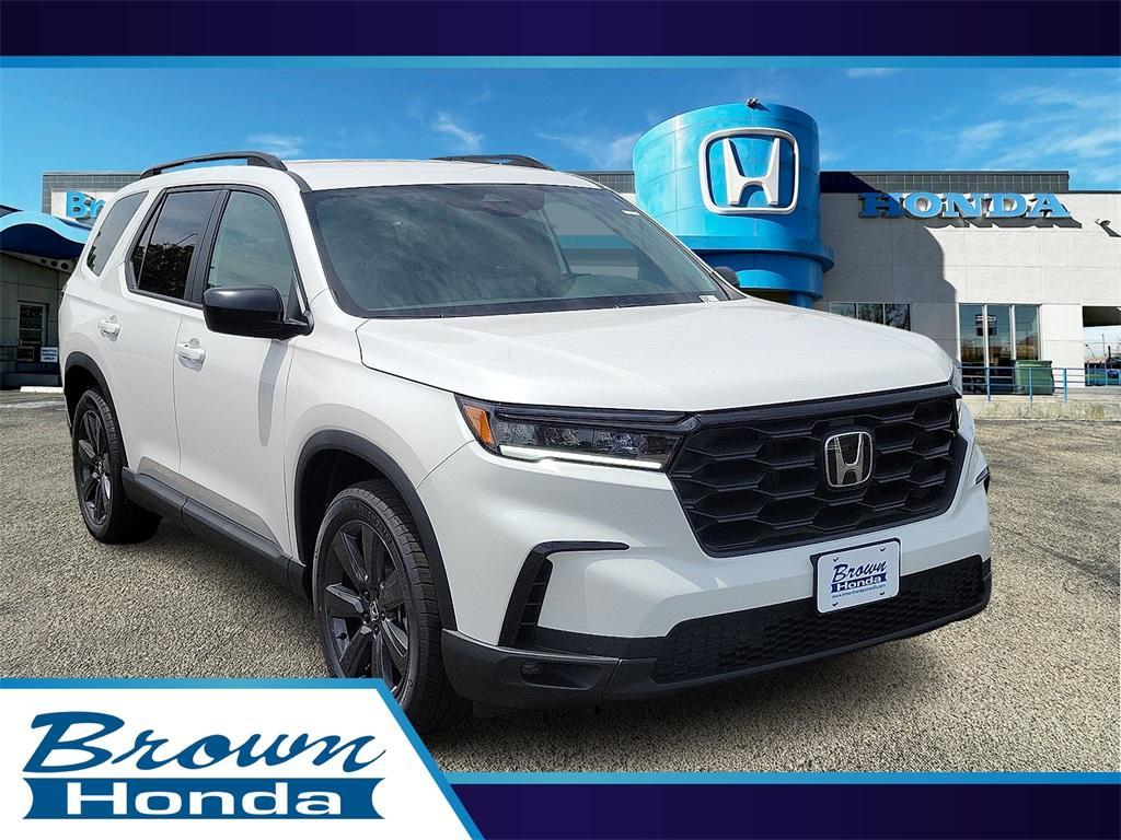 new 2025 Honda Pilot car, priced at $43,995
