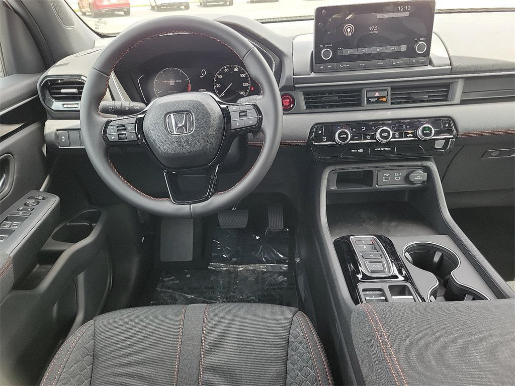 new 2025 Honda Pilot car, priced at $43,995