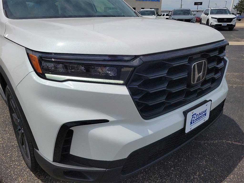 new 2025 Honda Pilot car, priced at $43,995