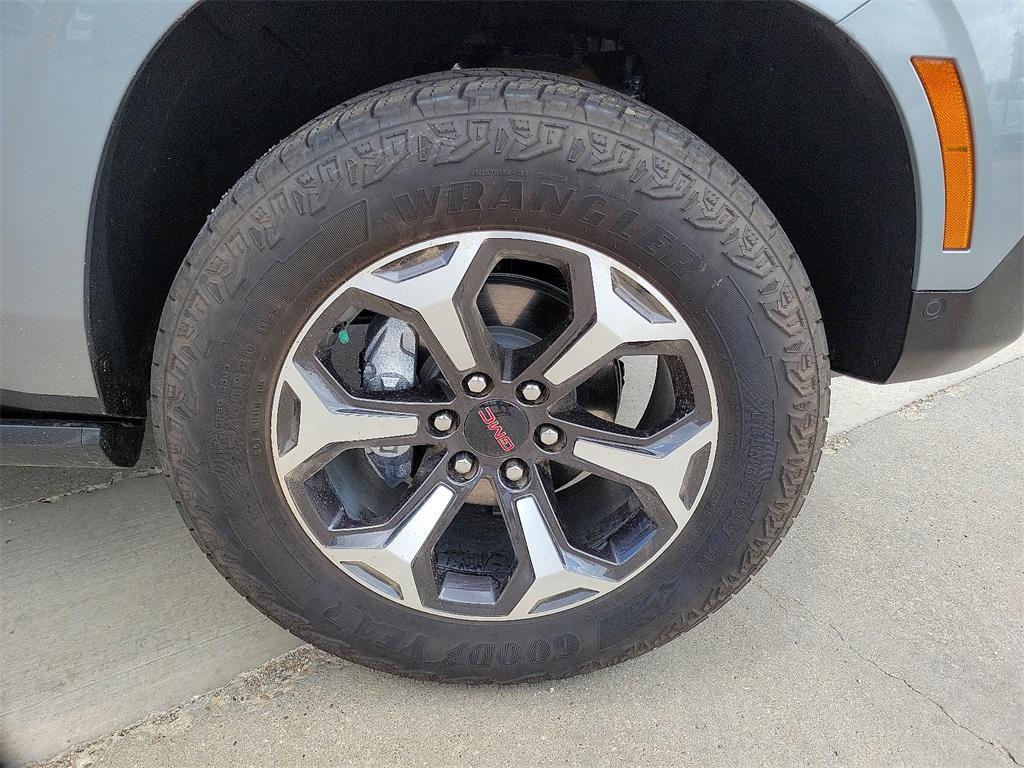 used 2025 GMC Yukon car, priced at $93,603
