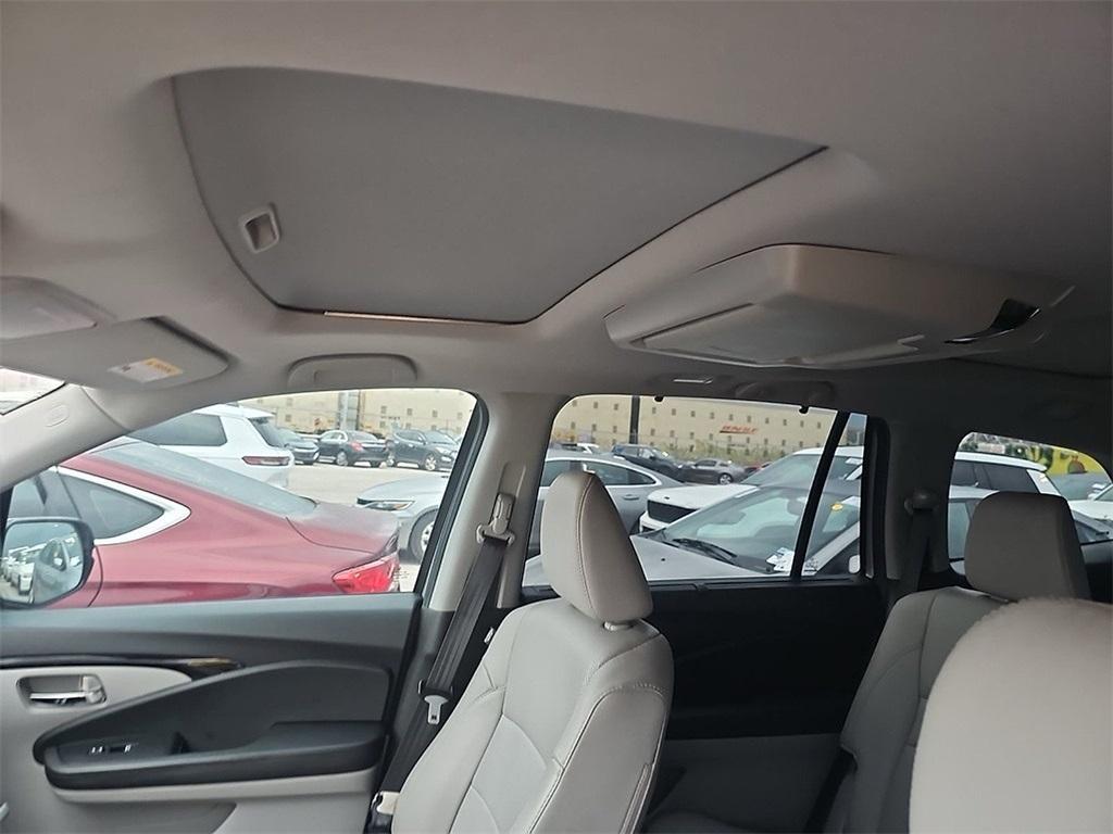 used 2021 Honda Pilot car, priced at $33,559