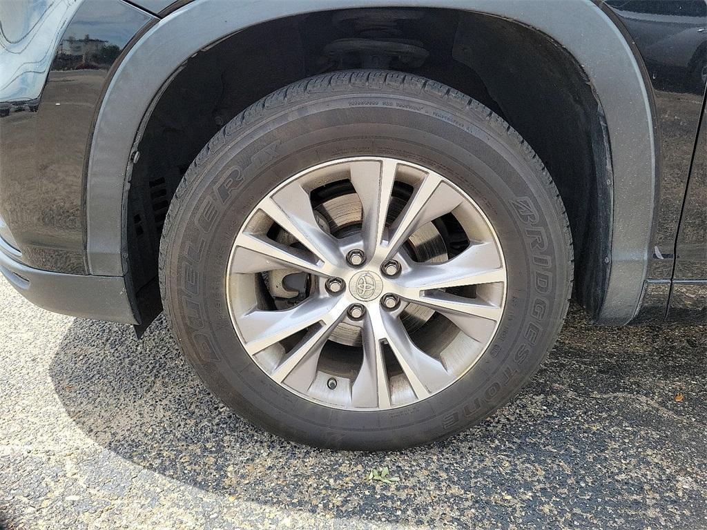 used 2015 Toyota Highlander car, priced at $10,444