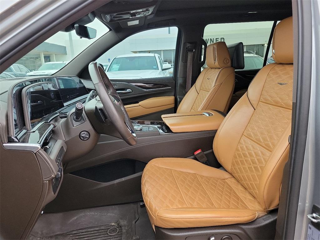 used 2023 Cadillac Escalade ESV car, priced at $69,000