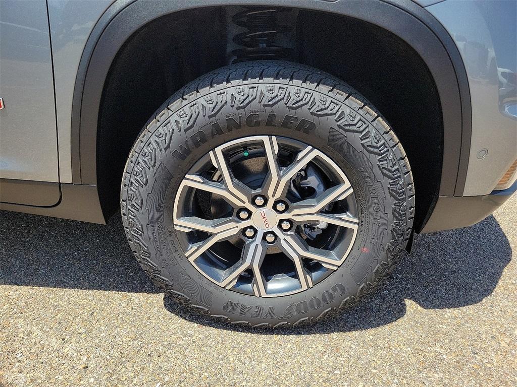 new 2025 GMC Acadia car, priced at $55,999