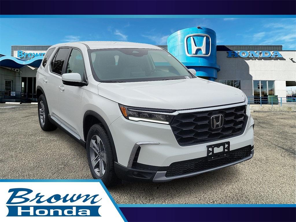 new 2025 Honda Pilot car, priced at $45,150