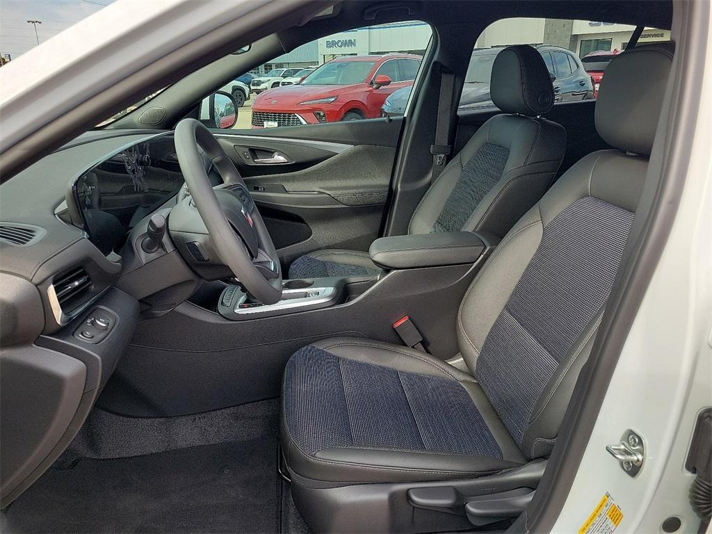 new 2025 Buick Envista car, priced at $24,834