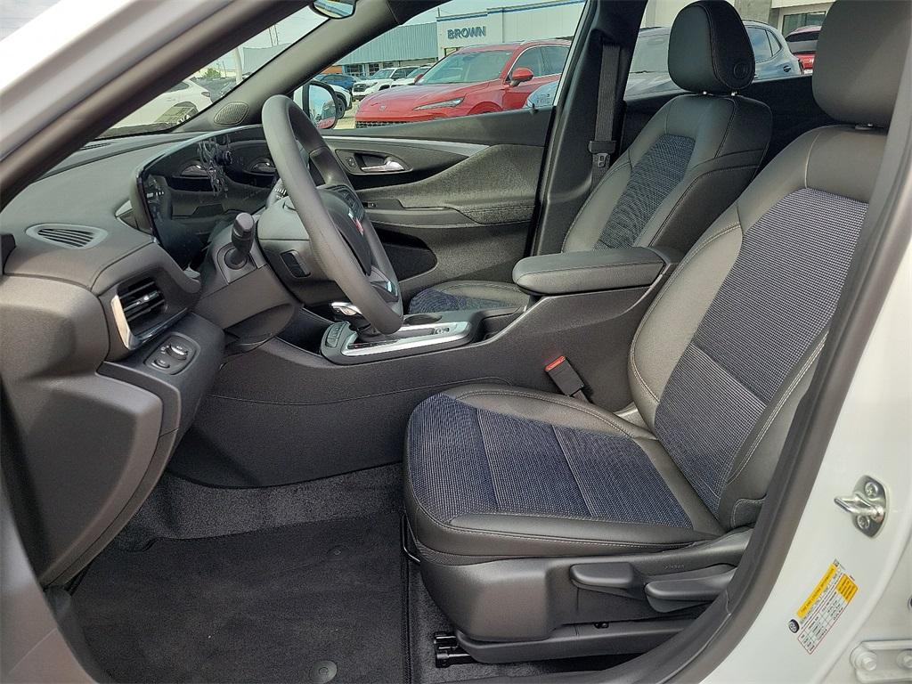 new 2025 Buick Envista car, priced at $24,834