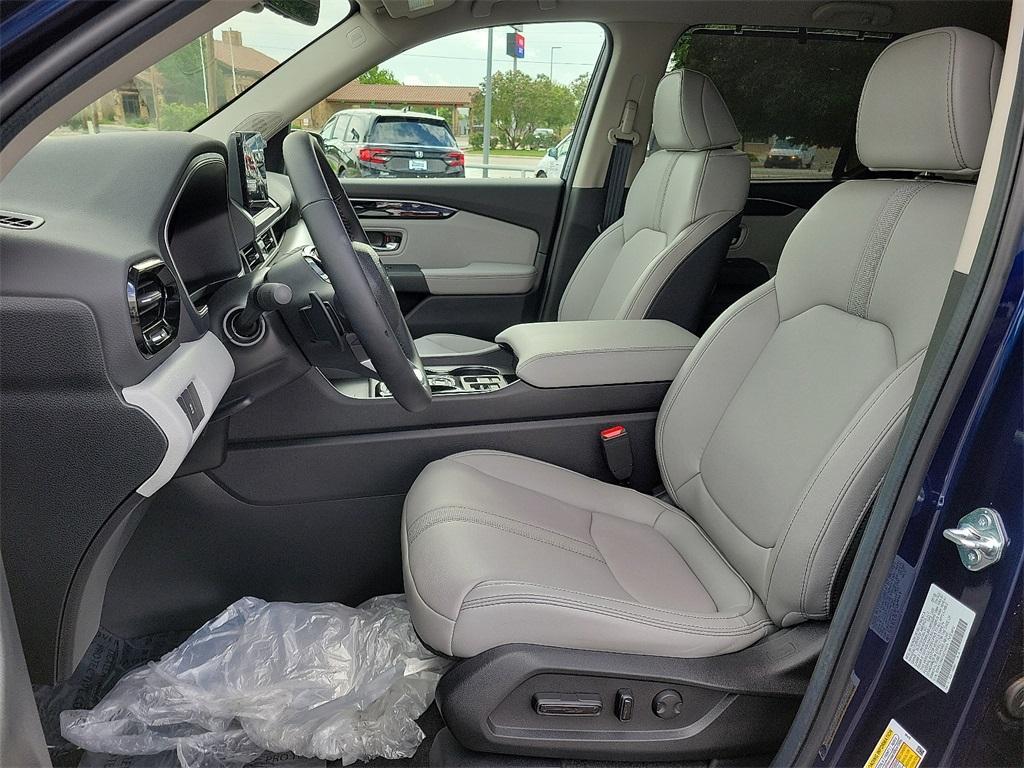 new 2025 Honda Pilot car, priced at $46,895