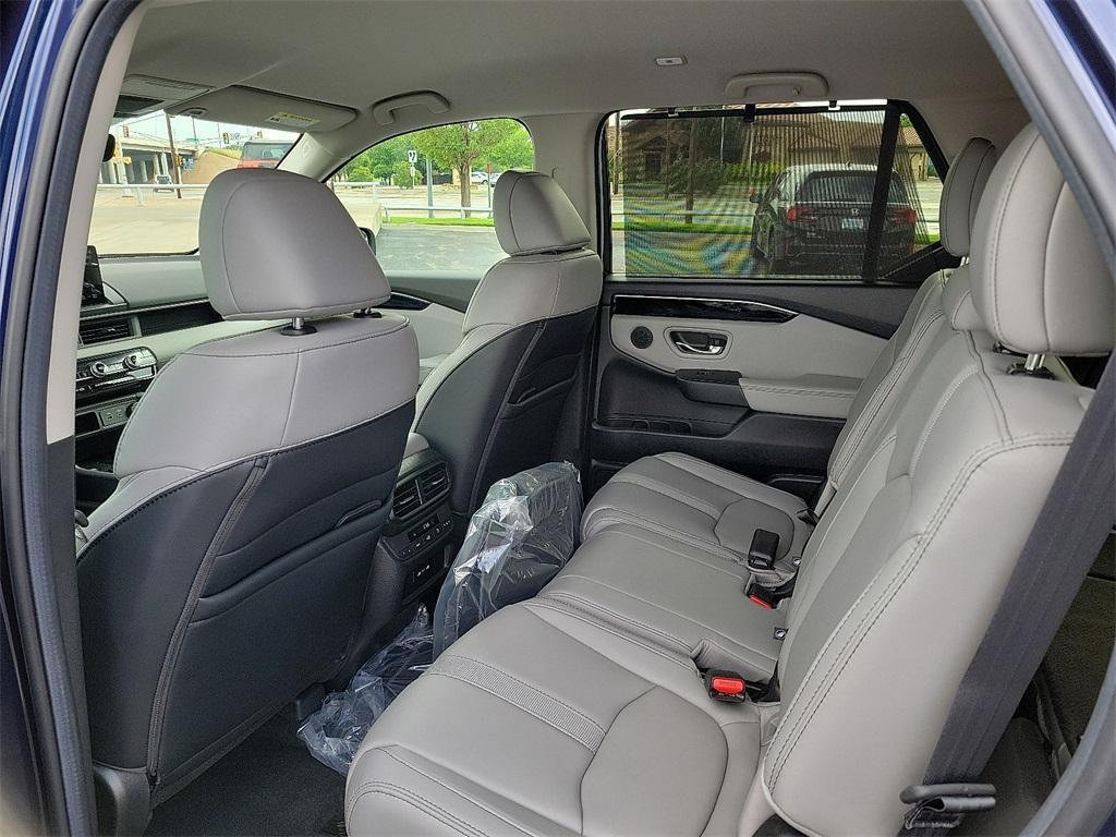 new 2025 Honda Pilot car, priced at $46,895