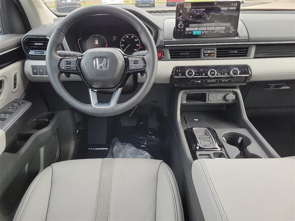 new 2025 Honda Pilot car, priced at $46,895