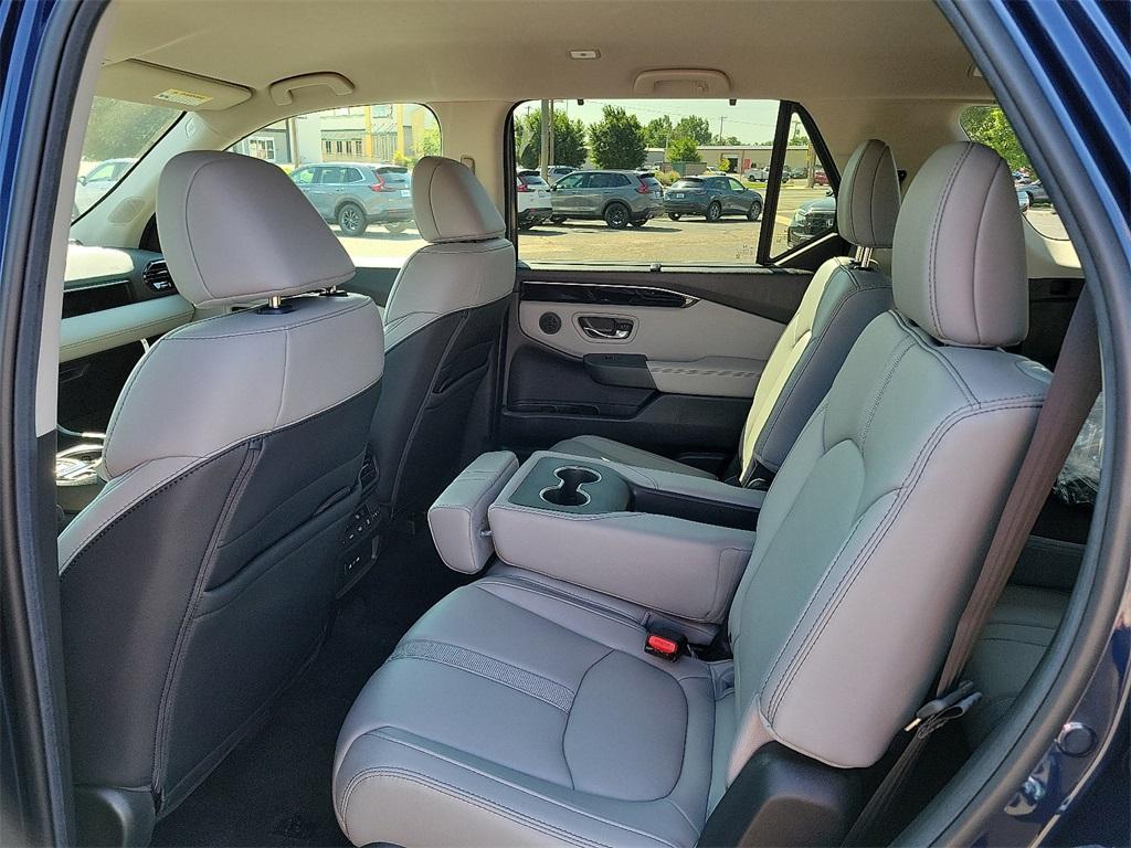 new 2025 Honda Pilot car, priced at $45,639