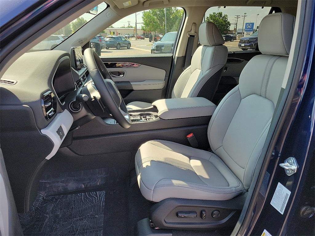 new 2025 Honda Pilot car, priced at $45,639