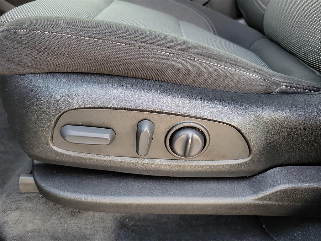 used 2023 Chevrolet Traverse car, priced at $28,956