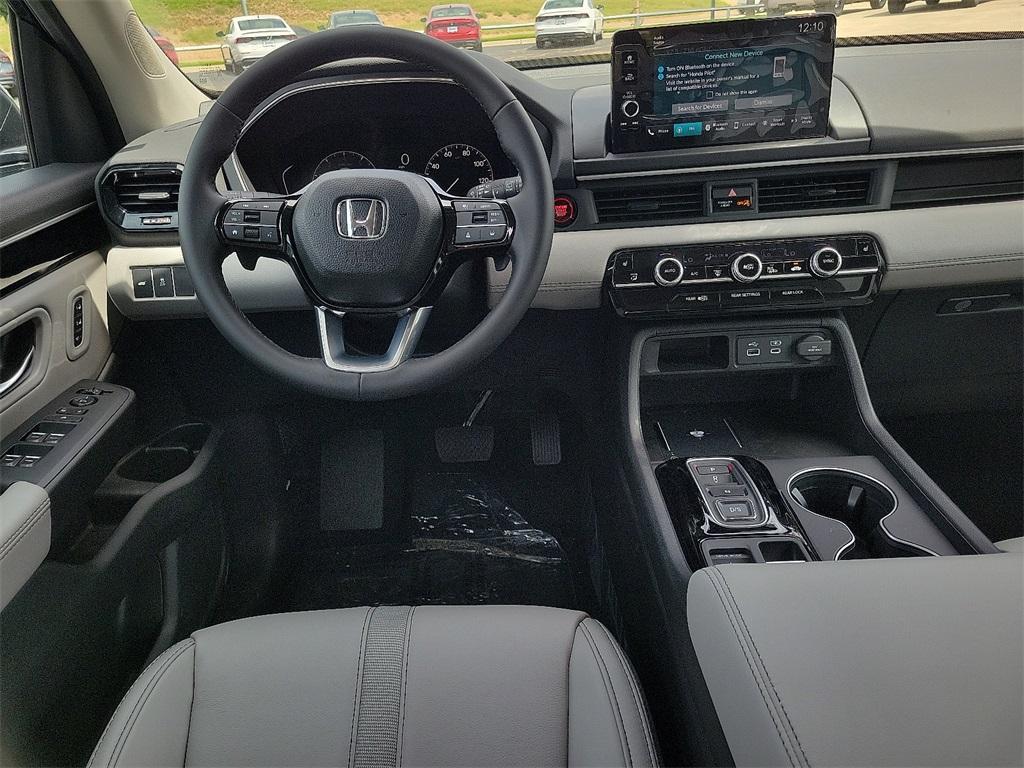 new 2025 Honda Pilot car, priced at $44,750