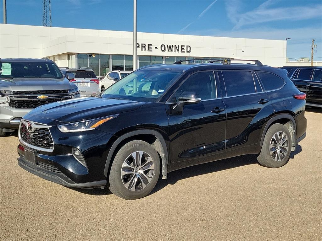 used 2021 Toyota Highlander car, priced at $32,297