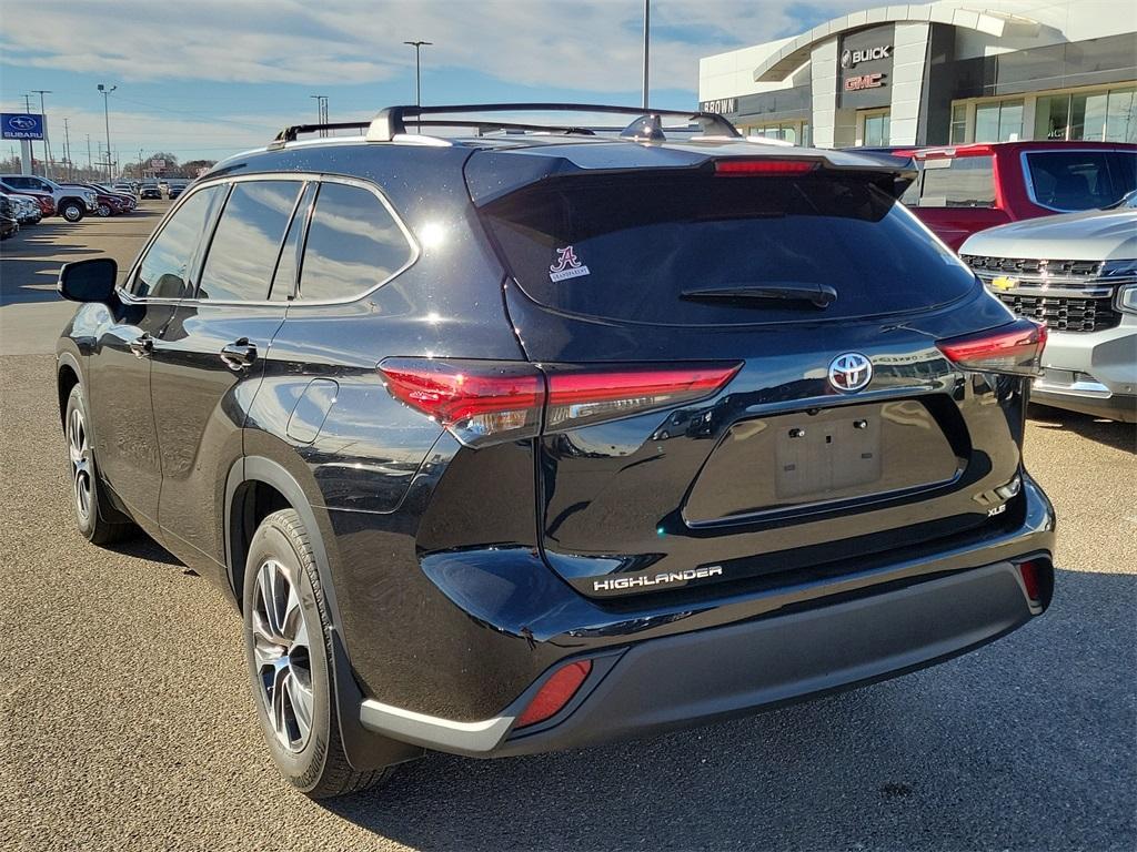 used 2021 Toyota Highlander car, priced at $32,297